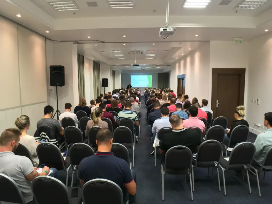 Auditório lotado em Bento Gonçalves